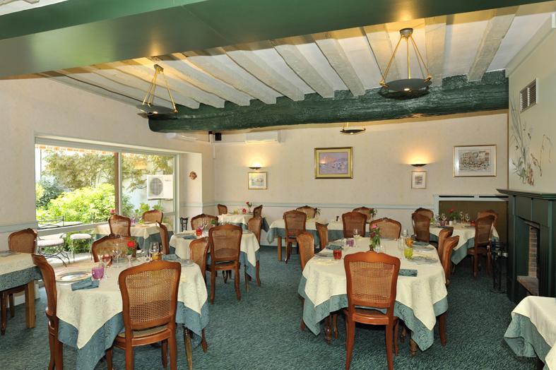 Logis - Hotel Restaurant Les Tilleuls Сен Флорентин Екстериор снимка