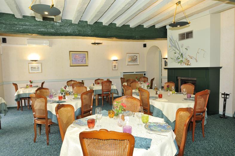 Logis - Hotel Restaurant Les Tilleuls Сен Флорентин Екстериор снимка